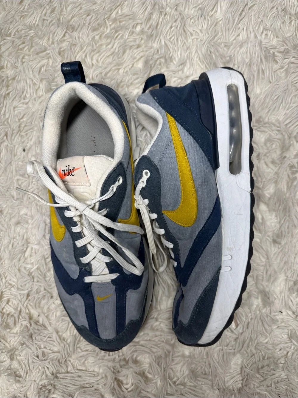 Nike 270 react Athletic Sneakers in Navy, Gray & Yellow